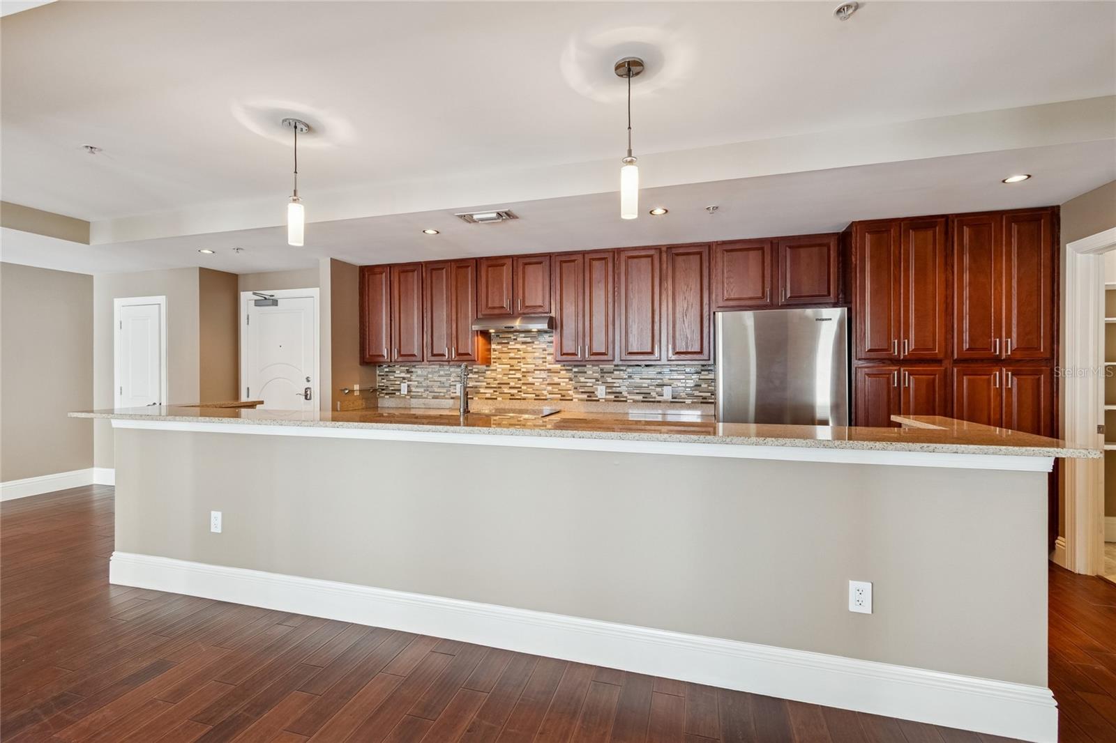 Listing photo id 17 for 1227 Madison Street 503