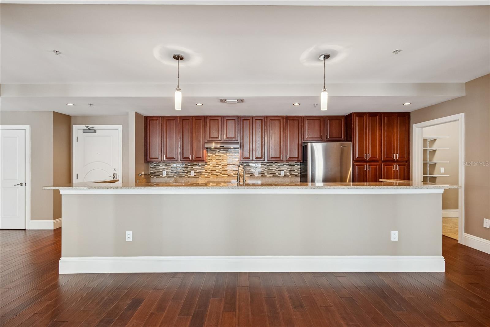 Listing photo id 18 for 1227 Madison Street 503