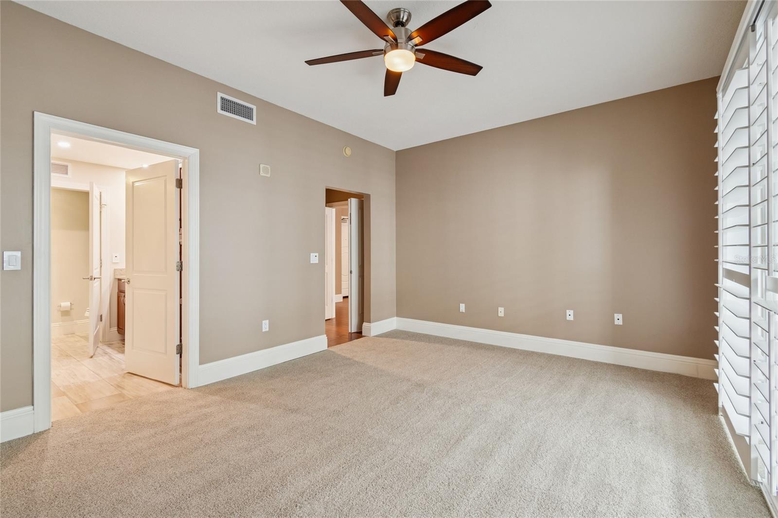 Listing photo id 23 for 1227 Madison Street 503