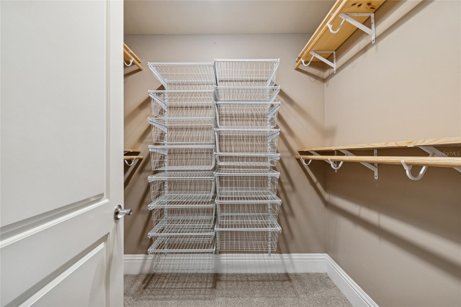 Listing photo id 25 for 1227 Madison Street 503