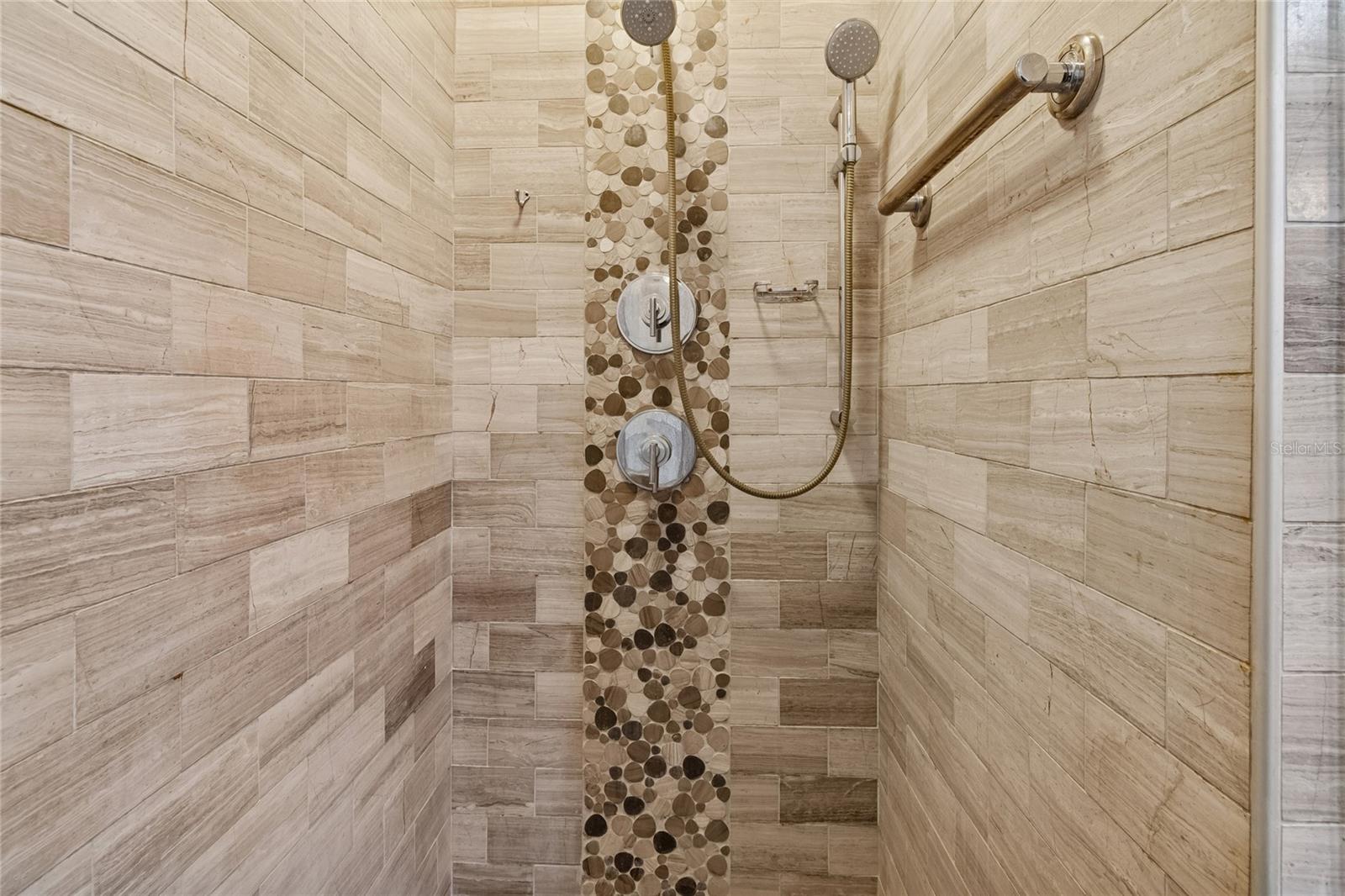 Listing photo id 28 for 1227 Madison Street 503