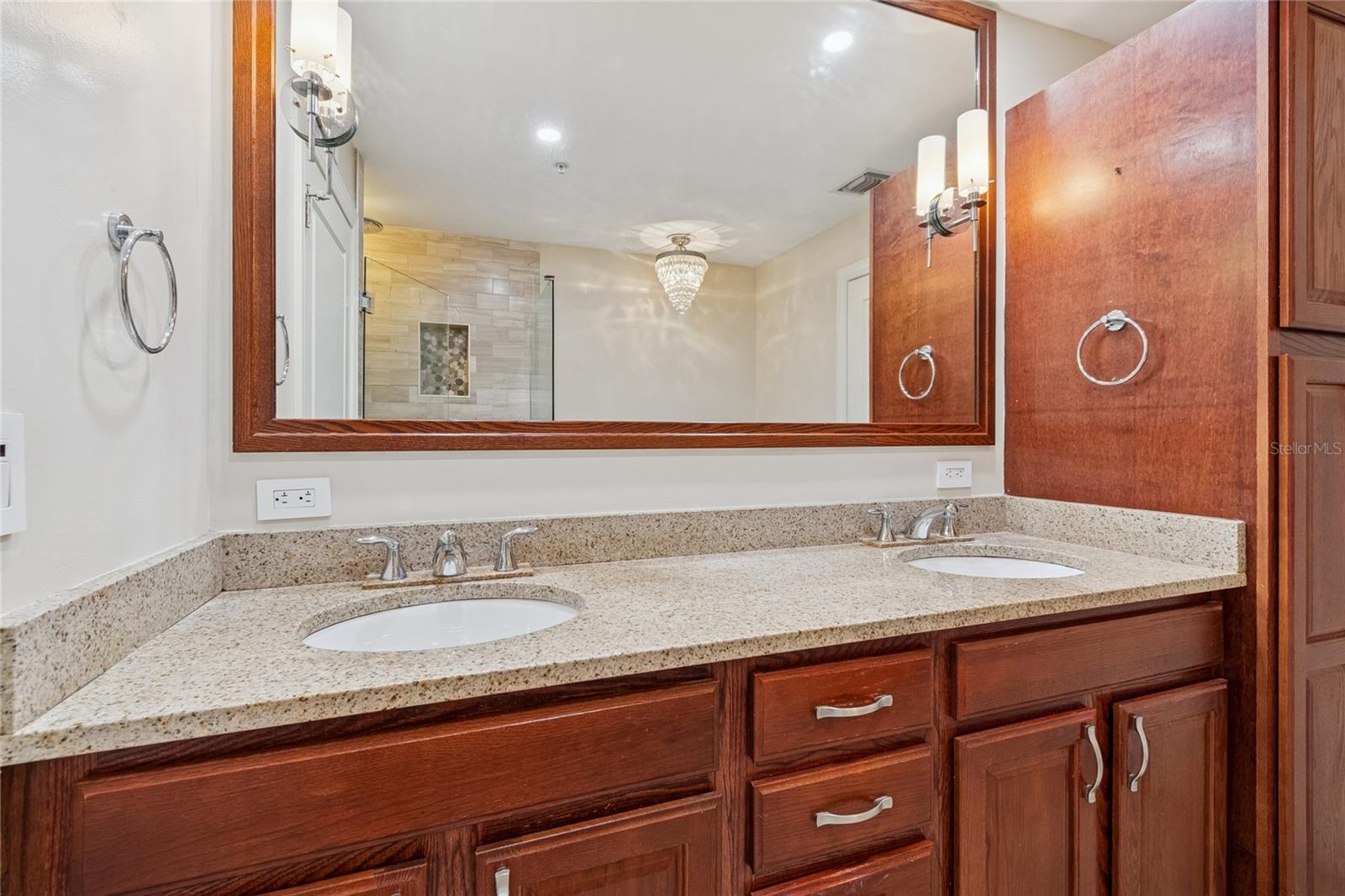 Listing photo id 30 for 1227 Madison Street 503