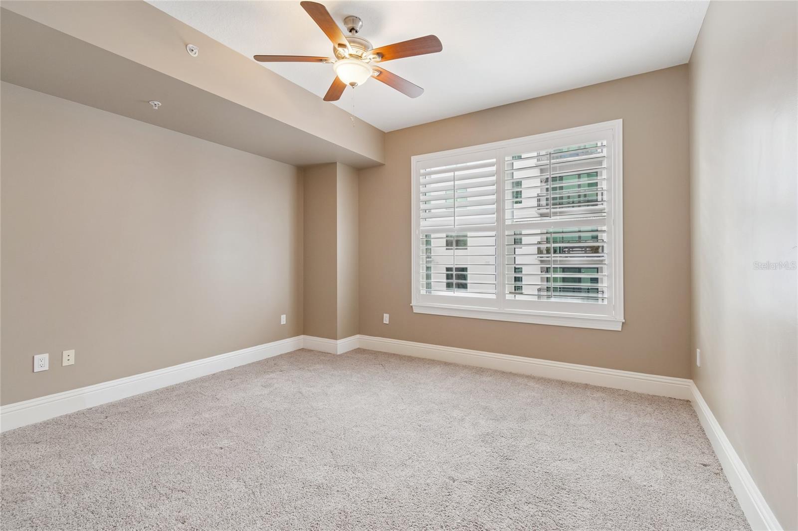 Listing photo id 31 for 1227 Madison Street 503