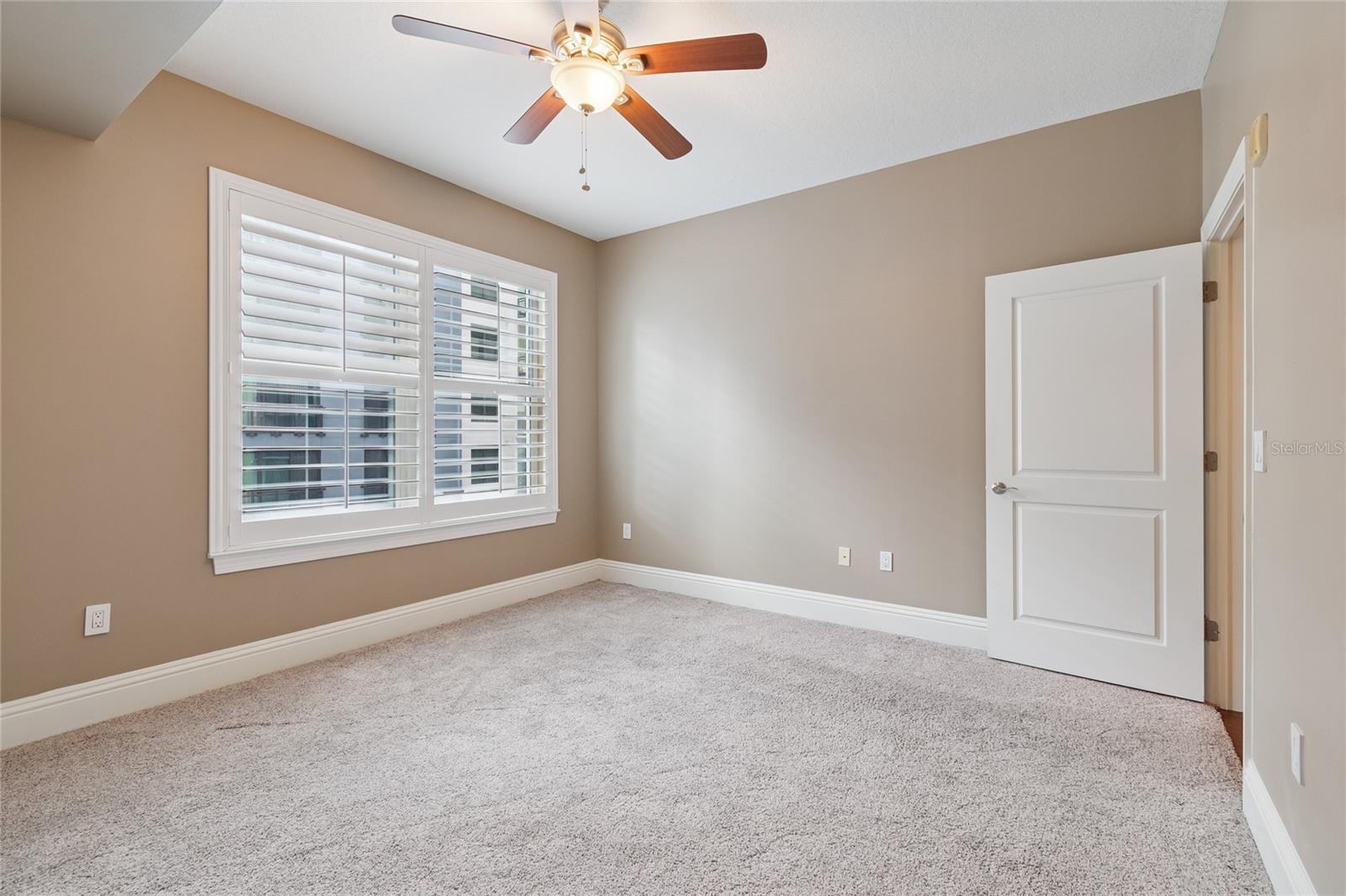 Listing photo id 34 for 1227 Madison Street 503