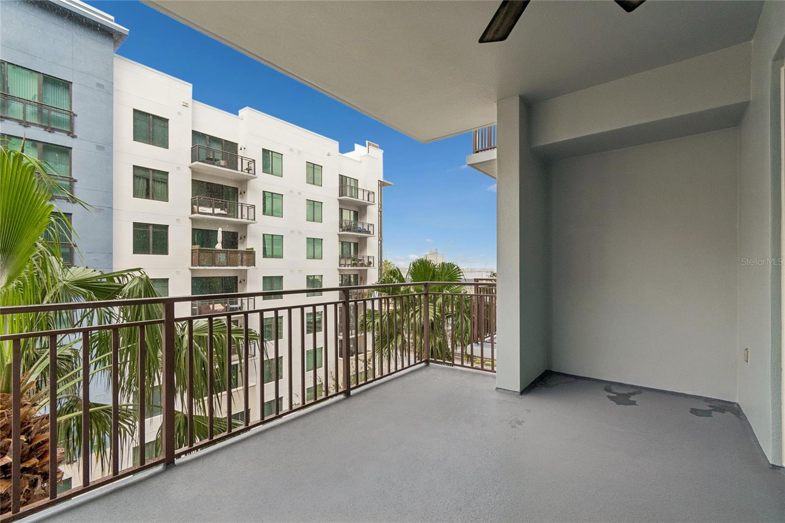 Listing photo id 38 for 1227 Madison Street 503