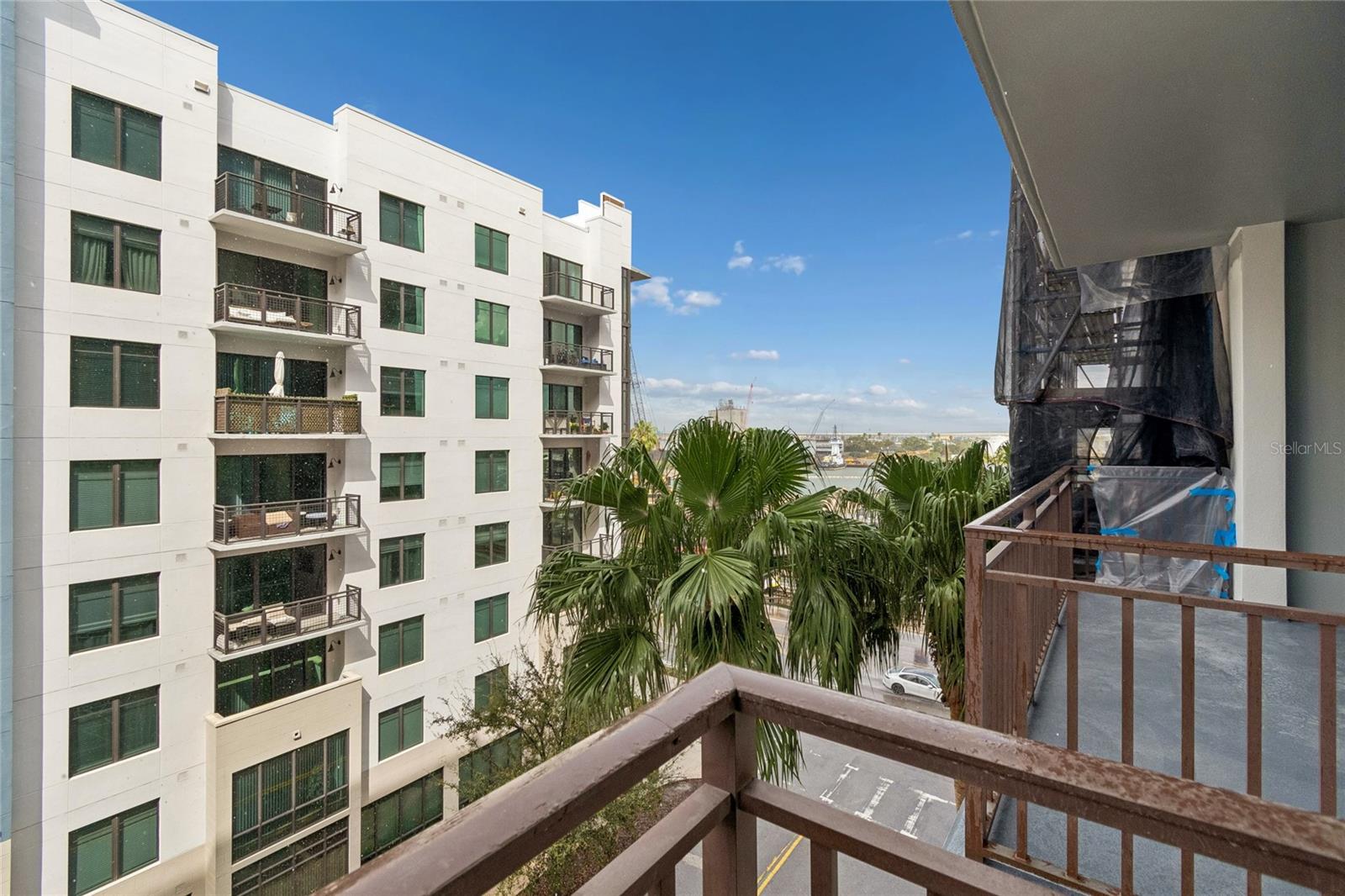 Listing photo id 41 for 1227 Madison Street 503