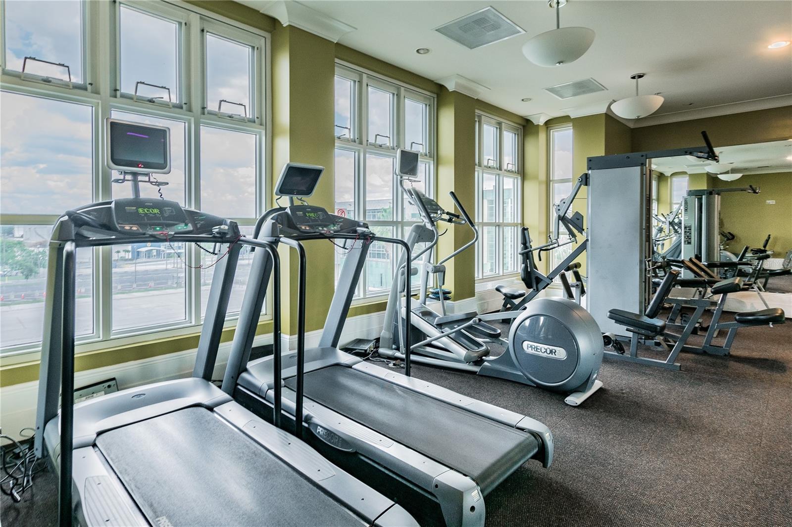 Listing photo id 47 for 1227 Madison Street 503