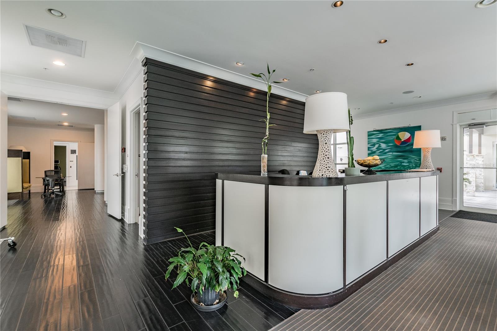 Listing photo id 53 for 1227 Madison Street 503