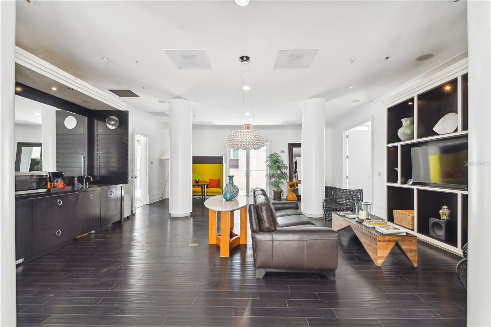 Listing photo id 55 for 1227 Madison Street 503