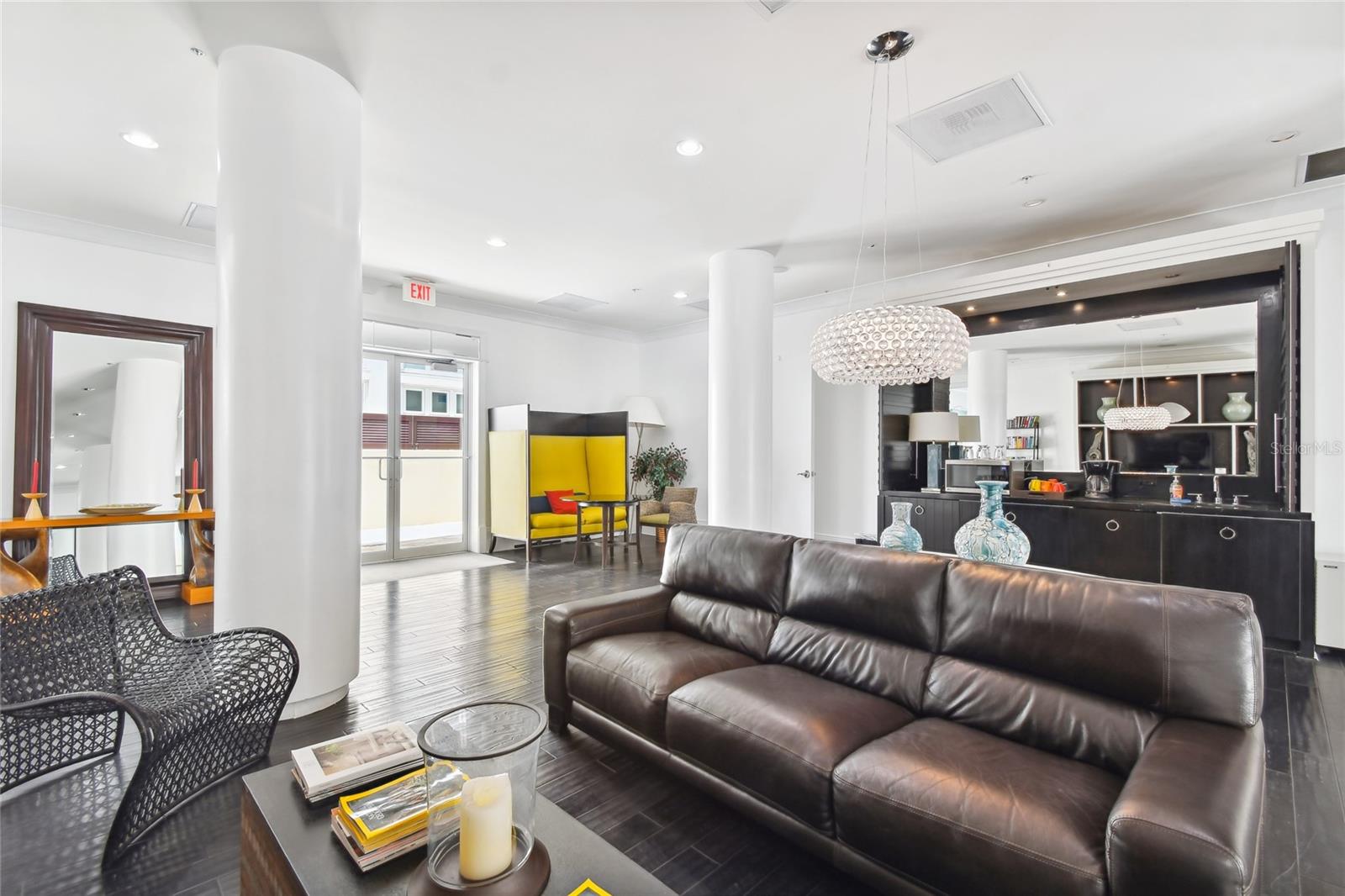 Listing photo id 56 for 1227 Madison Street 503