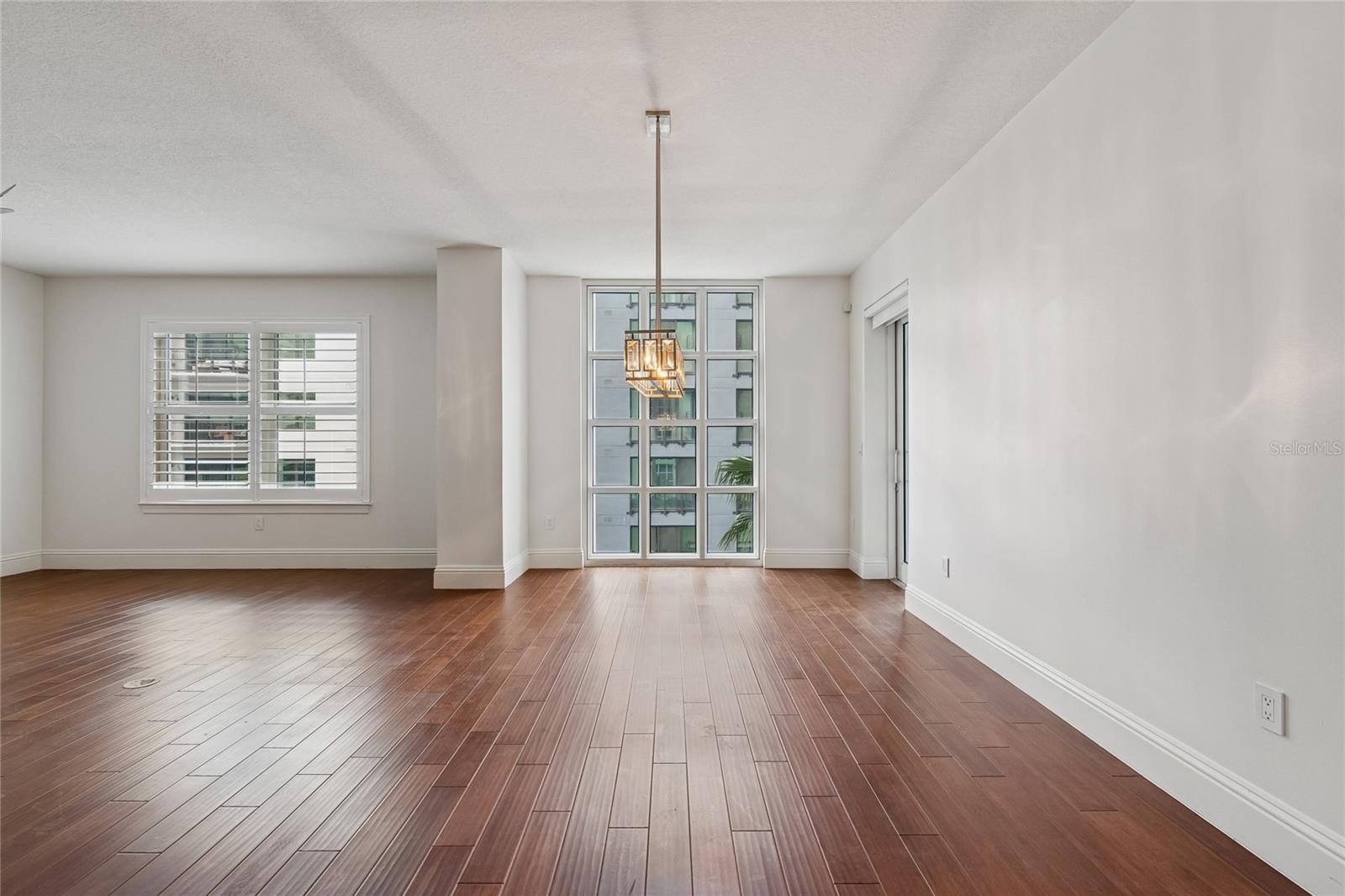 Listing photo id 7 for 1227 Madison Street 503