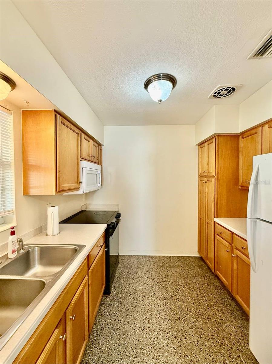 Image 10 of 21 For 257 38th Avenue Se