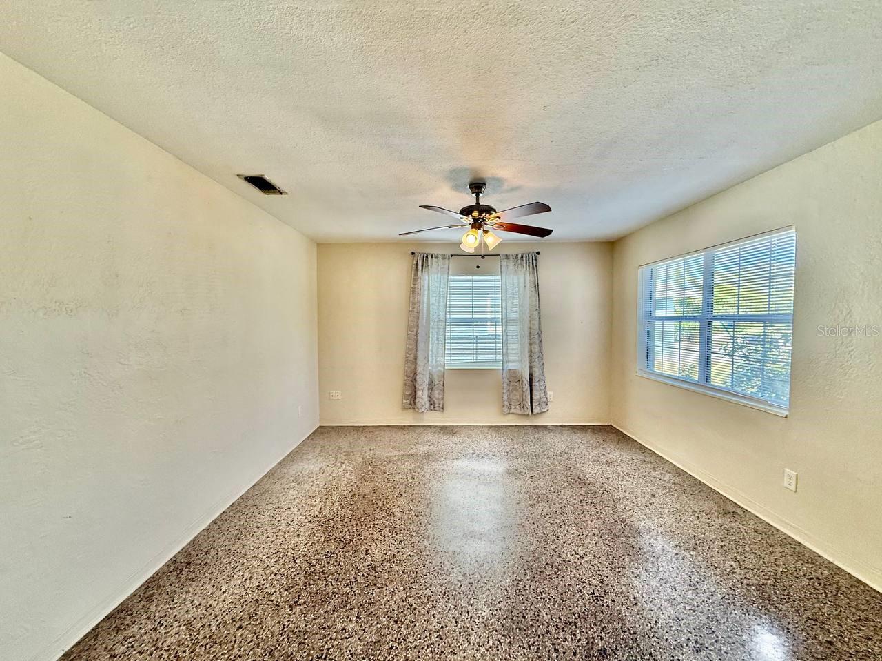 Image 4 of 21 For 257 38th Avenue Se