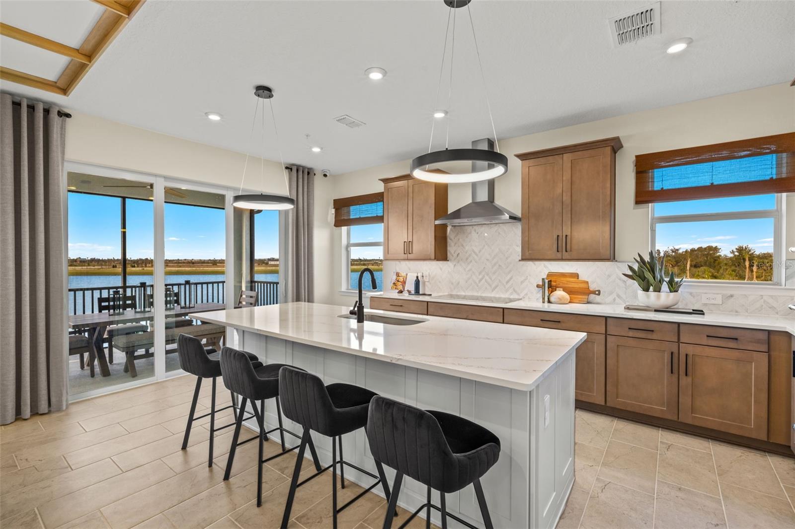 Image 17 of 51 For 12834 Jade Empress Loop 202