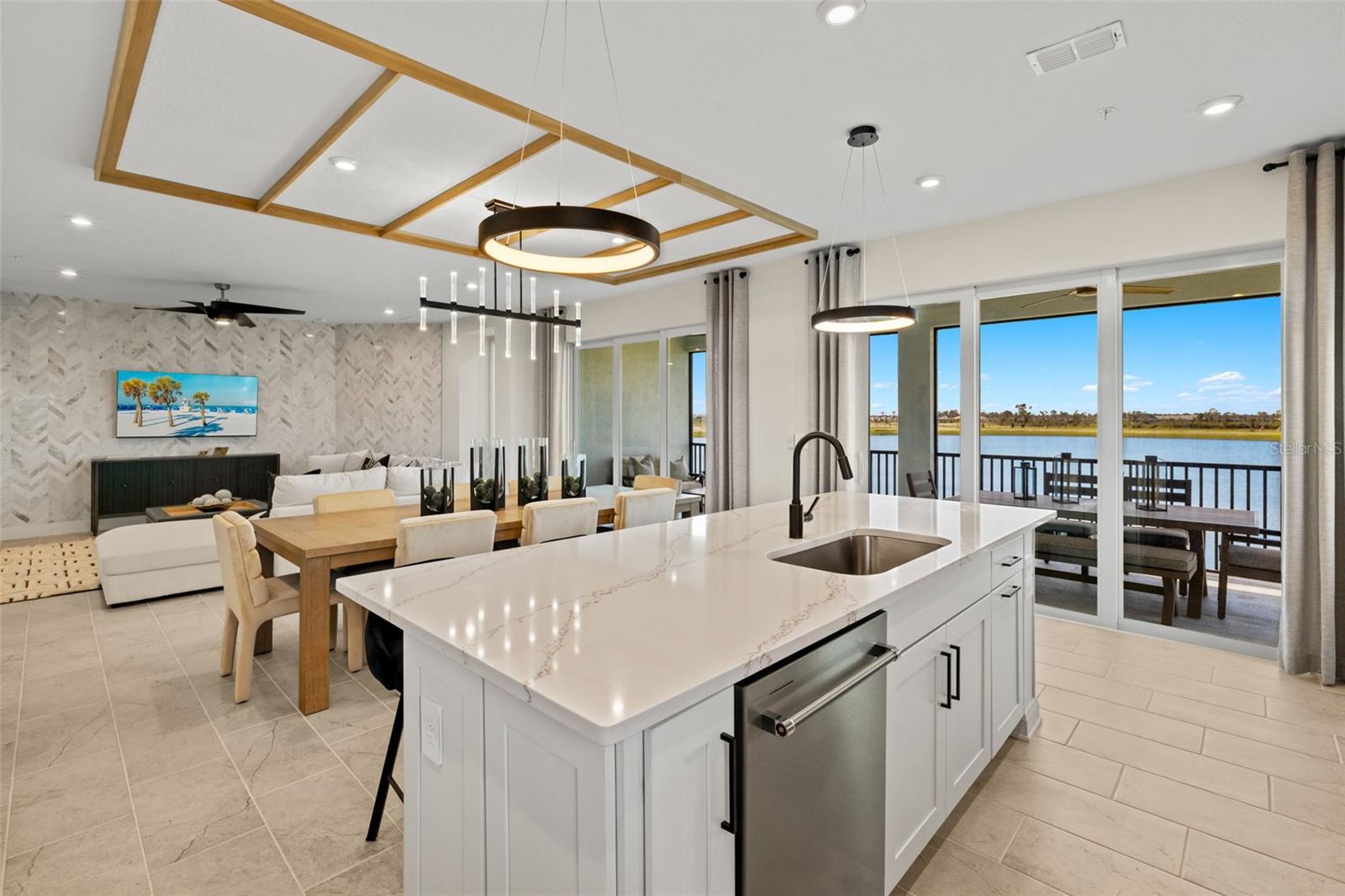 Image 21 of 51 For 12834 Jade Empress Loop 202