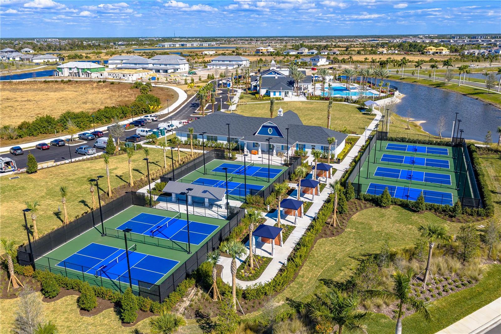 Image 49 of 51 For 12834 Jade Empress Loop 202