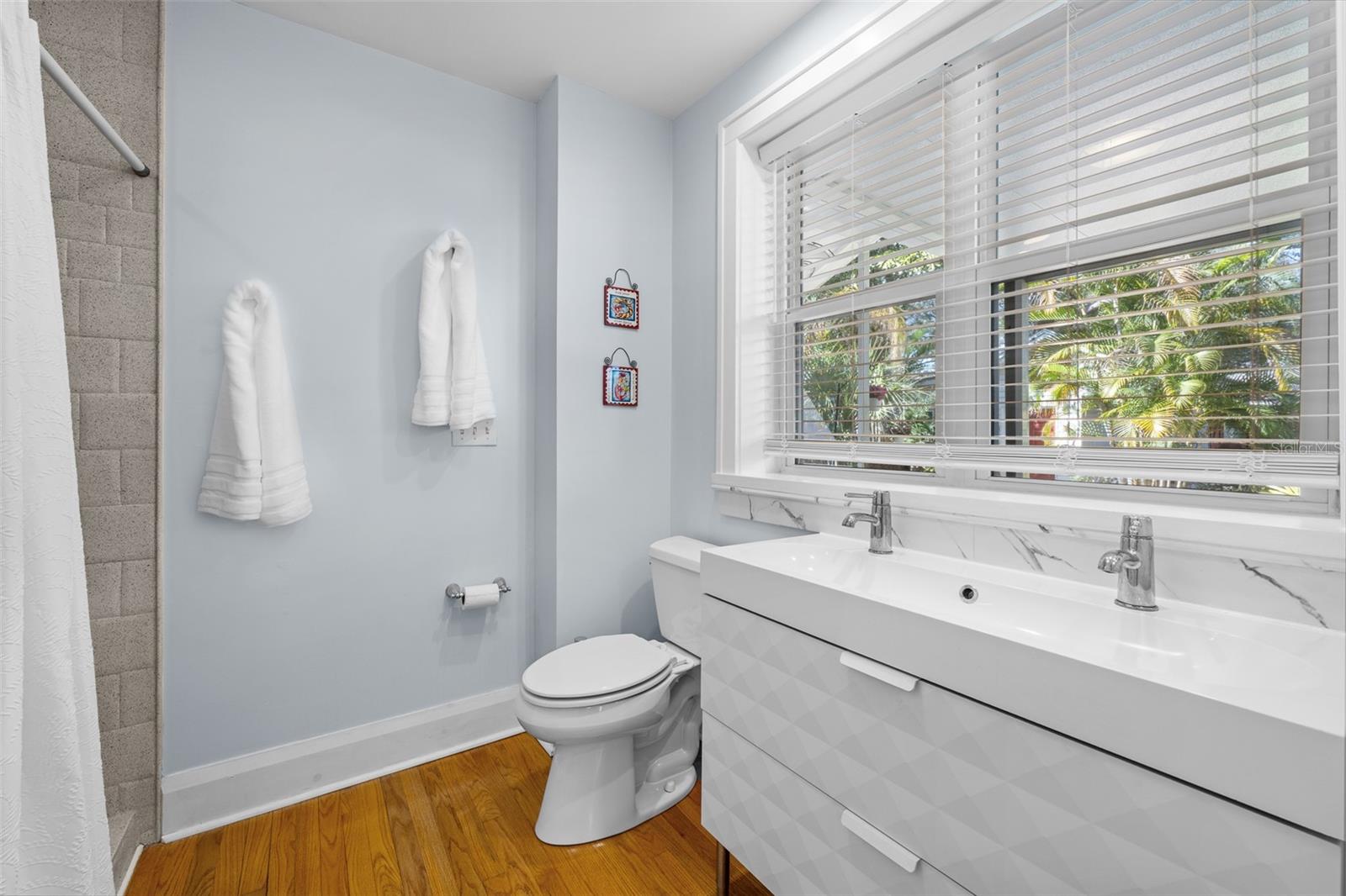 Image 15 of 40 For 201 Thomas Street