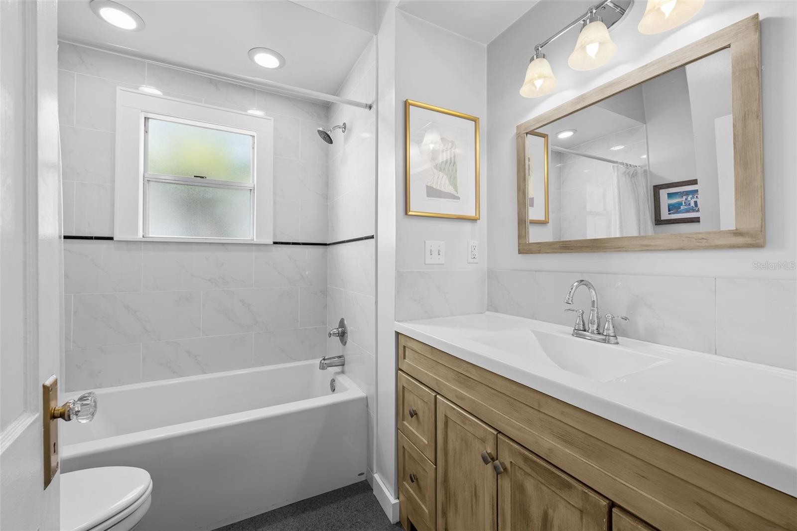 Image 20 of 40 For 201 Thomas Street