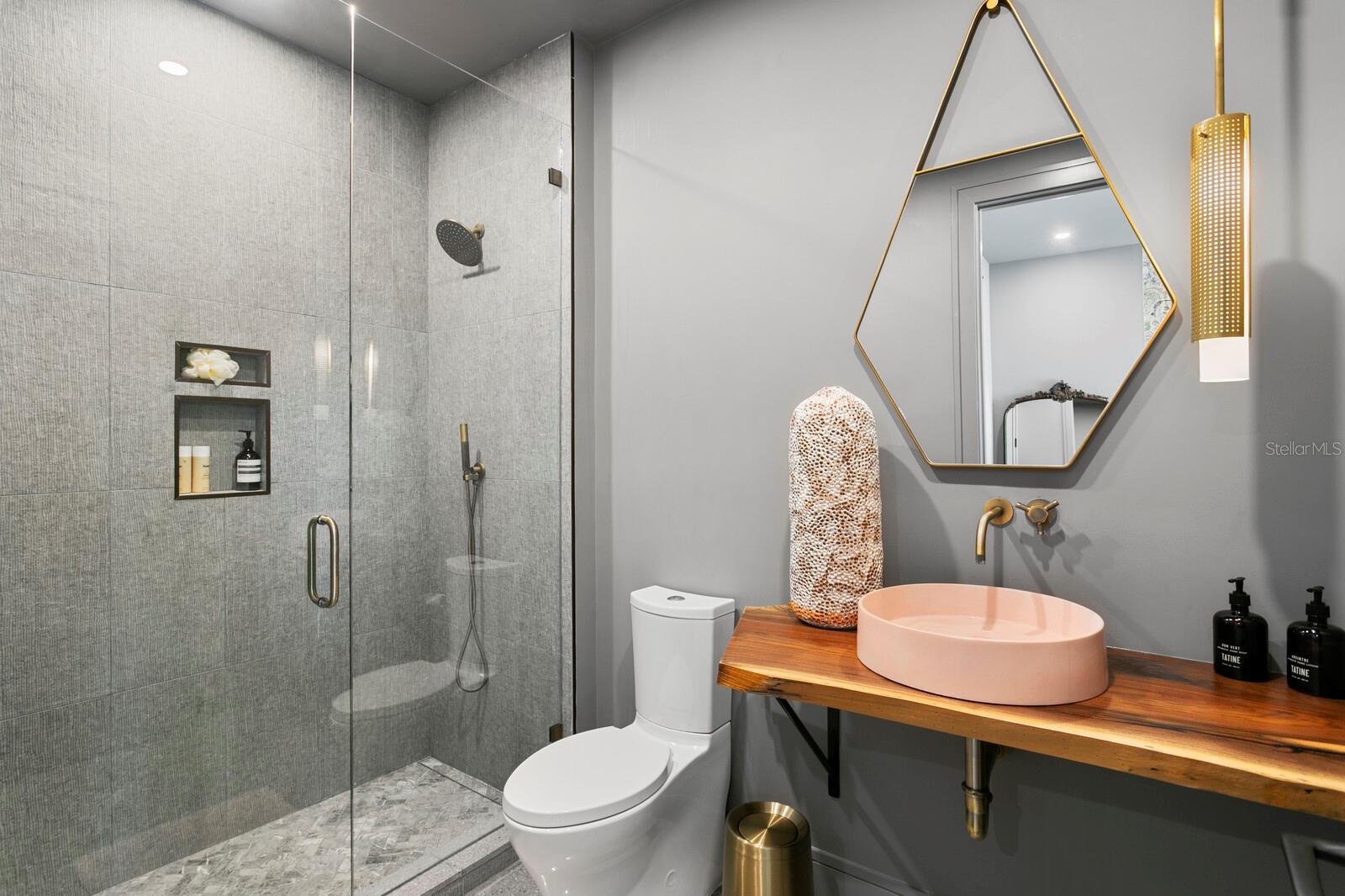 Image 35 of 54 For 2619 Bayshore Boulevard 200