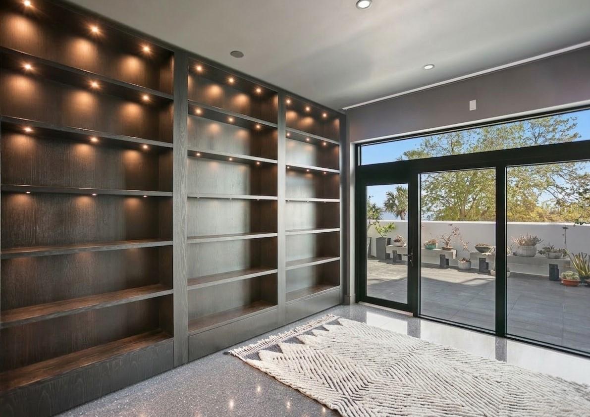 Image 44 of 54 For 2619 Bayshore Boulevard 200