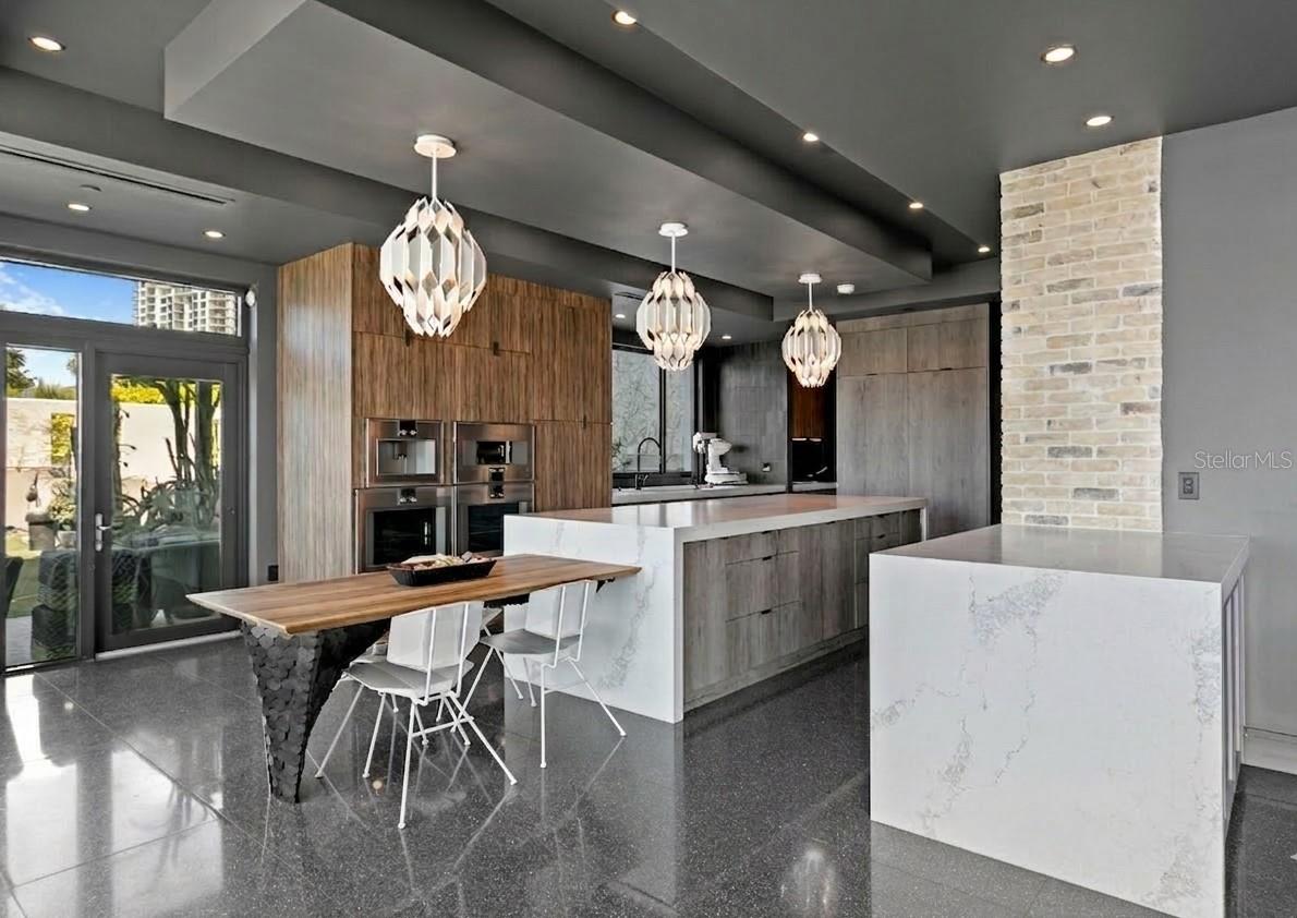 Image 7 of 54 For 2619 Bayshore Boulevard 200