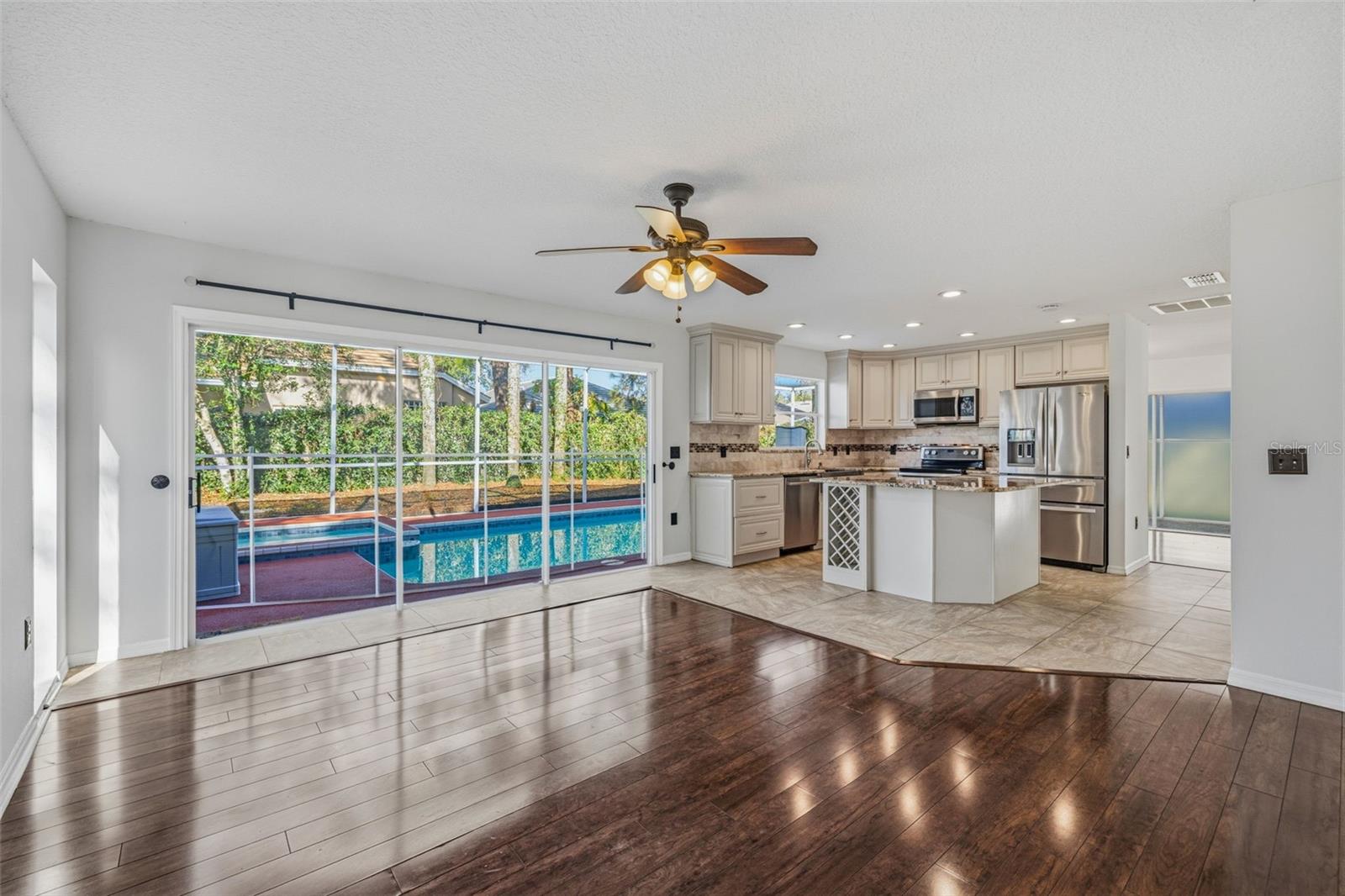 Listing photo id 9 for 17705 Esprit Drive