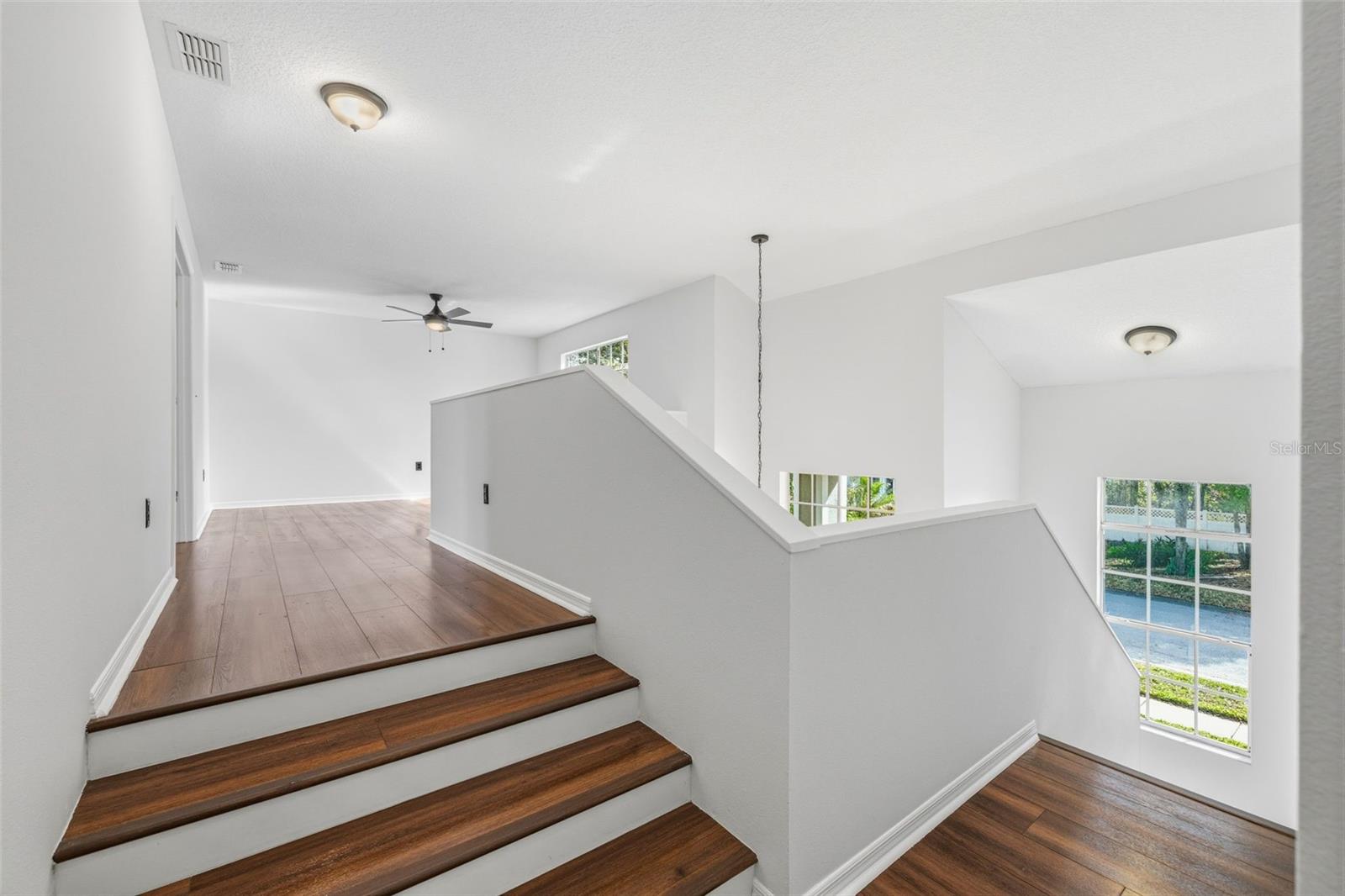 Listing photo id 13 for 17705 Esprit Drive