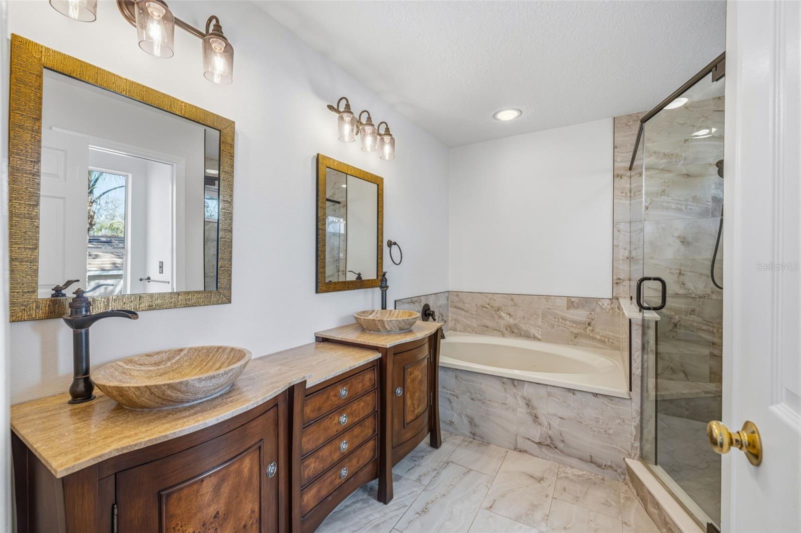 Listing photo id 18 for 17705 Esprit Drive