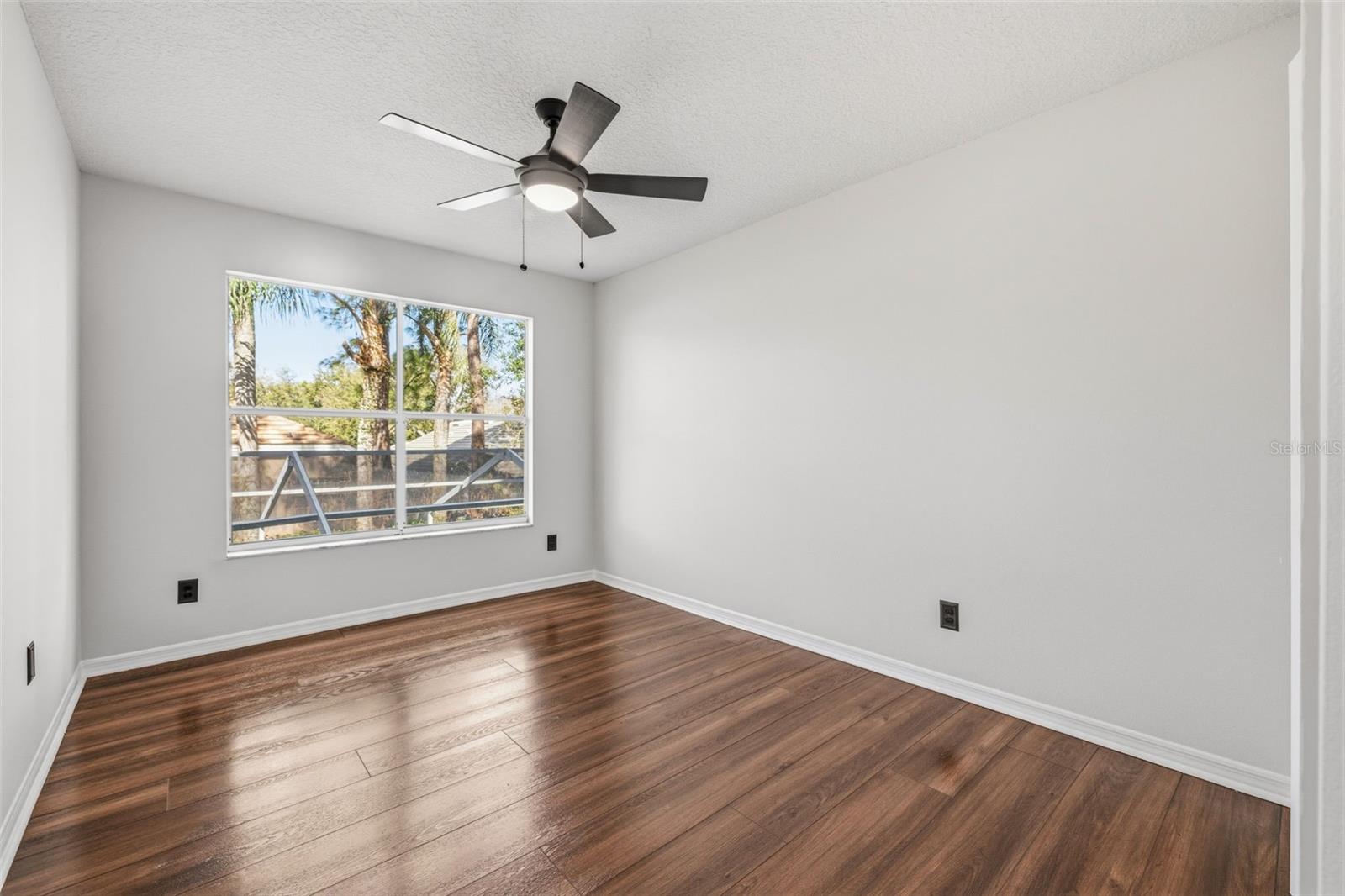 Listing photo id 20 for 17705 Esprit Drive