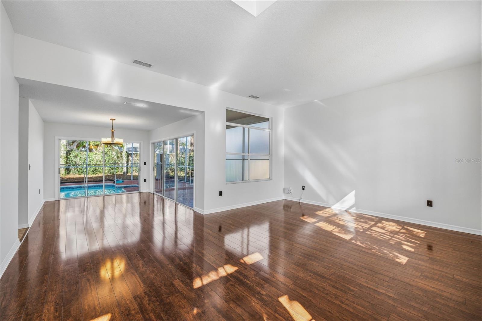 Listing photo id 2 for 17705 Esprit Drive