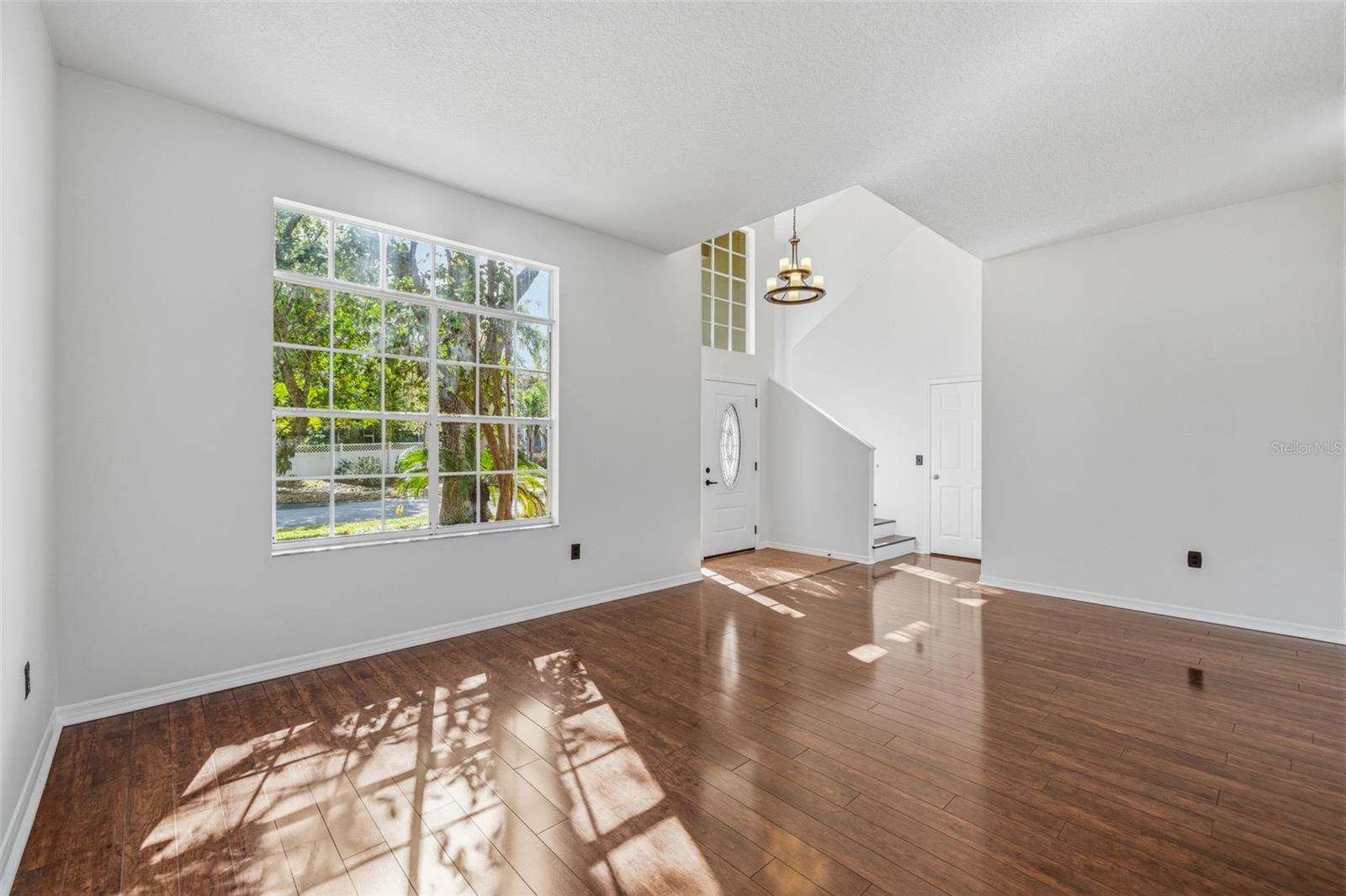 Listing photo id 3 for 17705 Esprit Drive