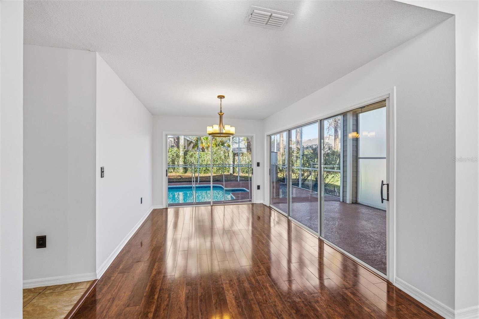 Listing photo id 5 for 17705 Esprit Drive