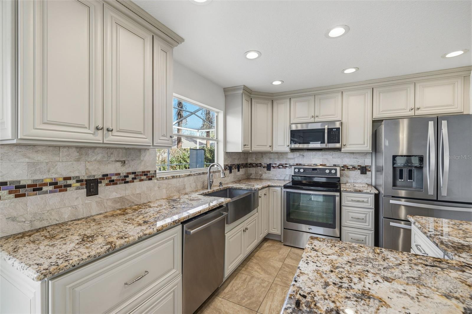 Listing photo id 7 for 17705 Esprit Drive