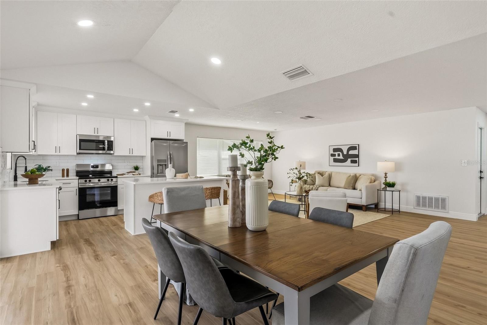 Image 17 of 42 For 13495 San Rafael Drive