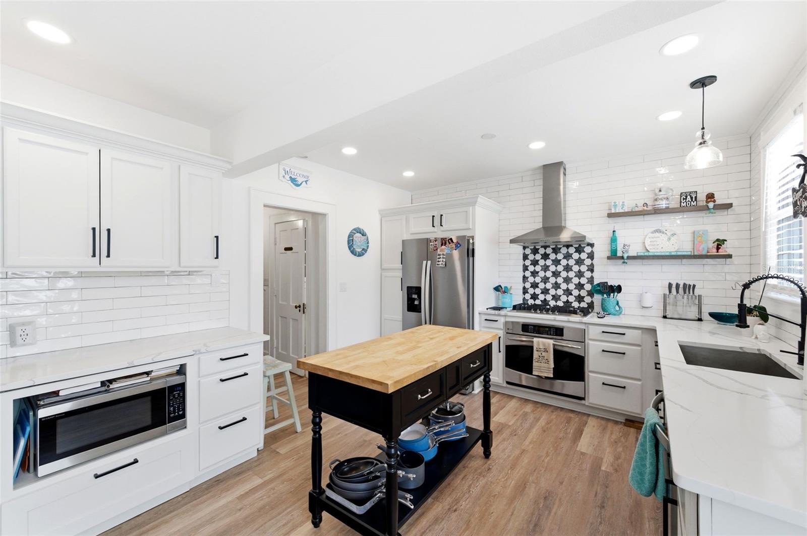 Image 13 of 90 For 320 Betty Lane