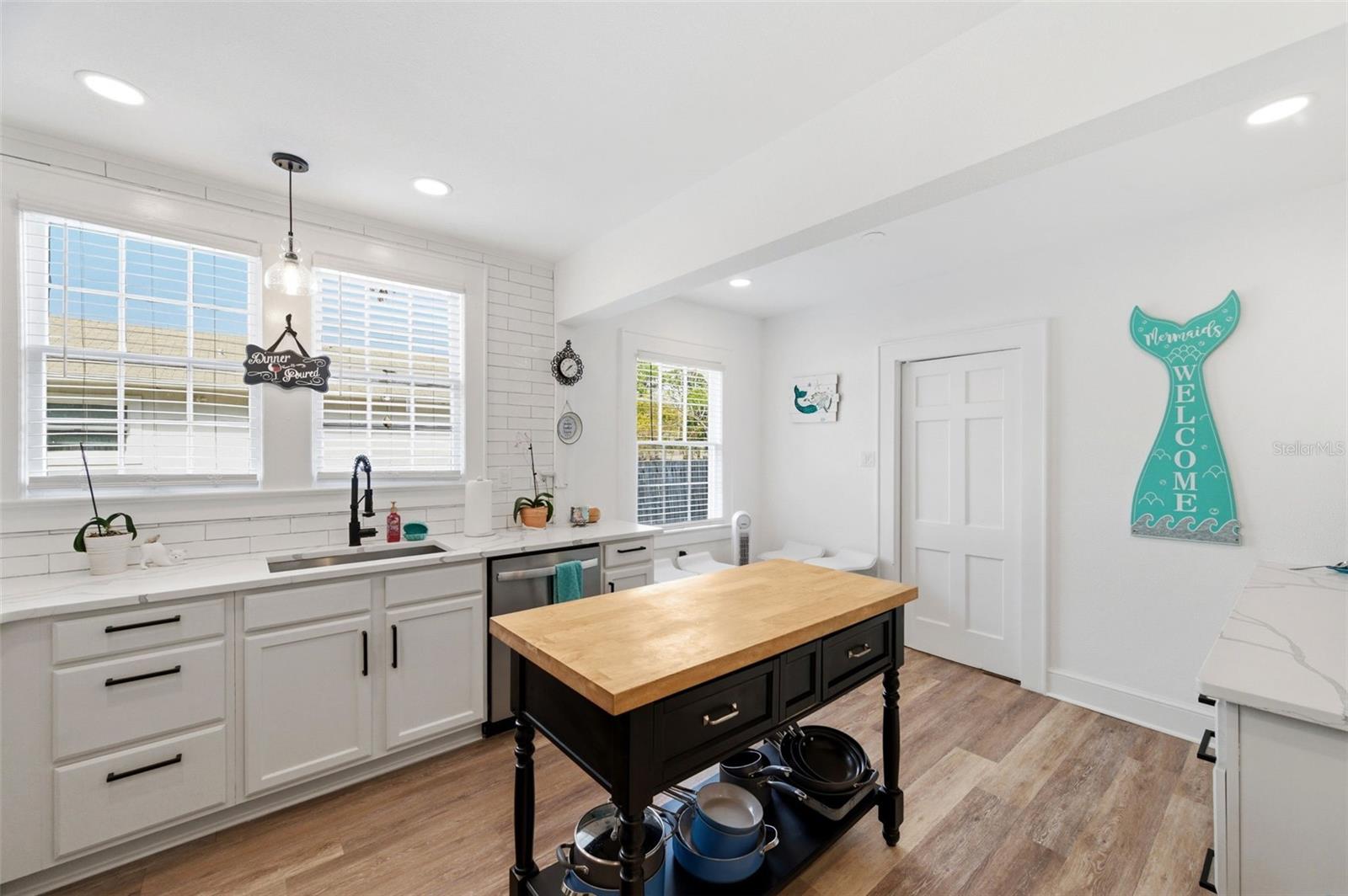 Image 14 of 90 For 320 Betty Lane