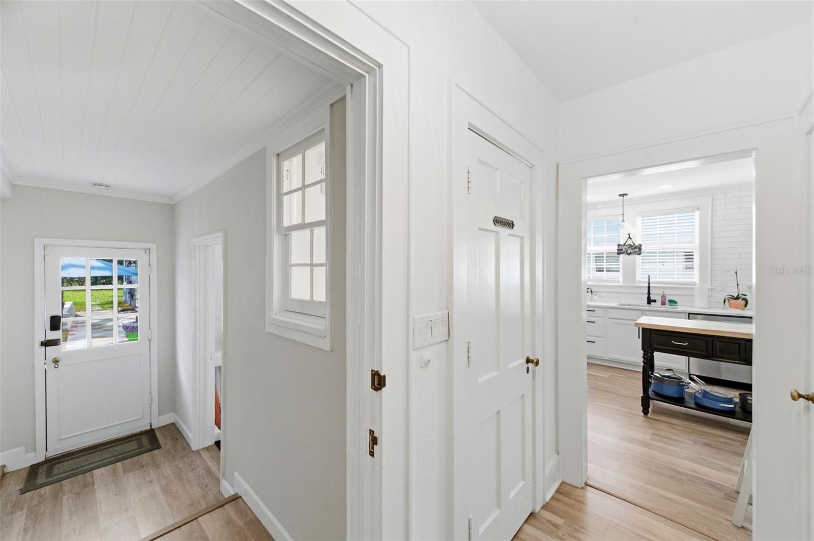 Image 19 of 90 For 320 Betty Lane