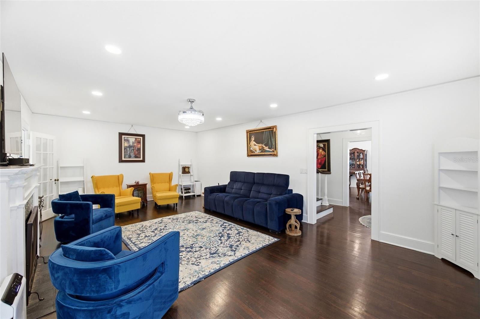 Image 22 of 90 For 320 Betty Lane