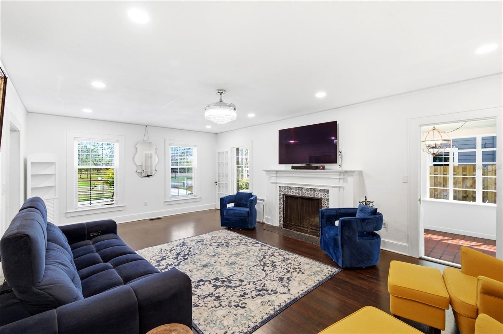 Image 23 of 90 For 320 Betty Lane