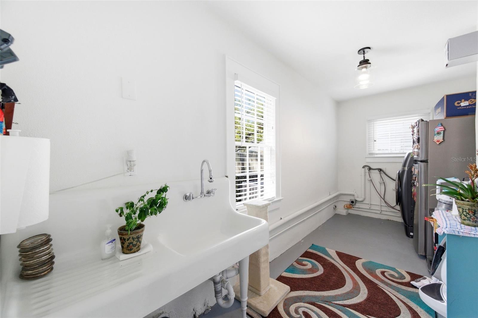 Image 27 of 90 For 320 Betty Lane