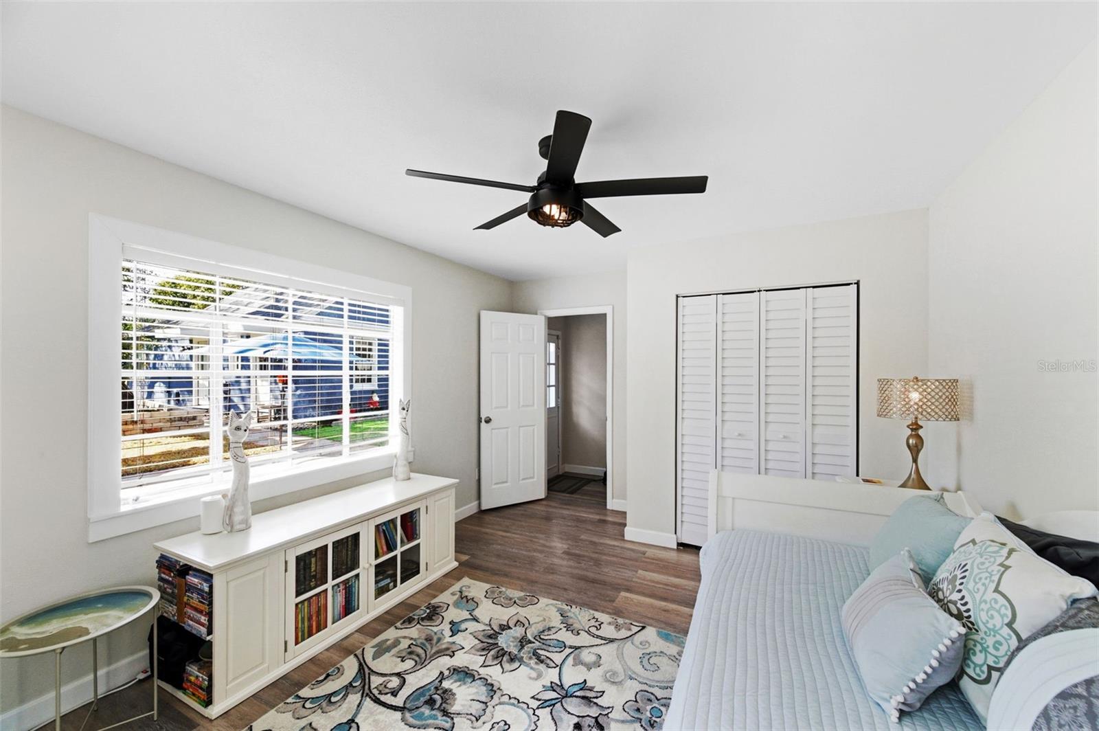 Image 31 of 90 For 320 Betty Lane