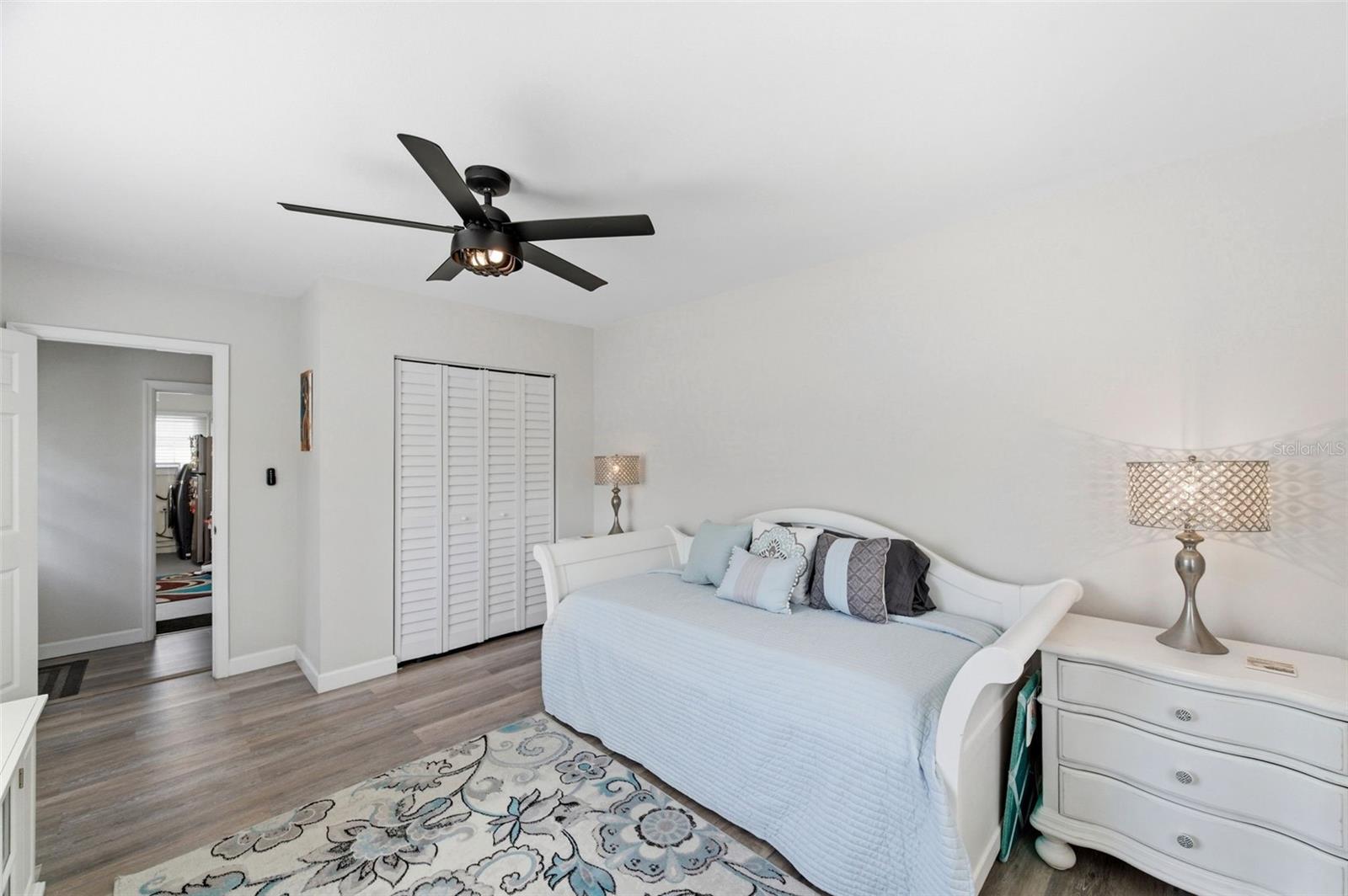 Image 32 of 90 For 320 Betty Lane