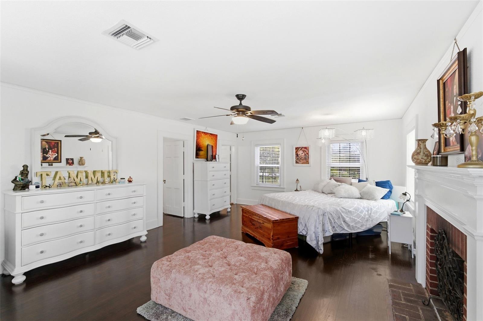 Image 41 of 90 For 320 Betty Lane