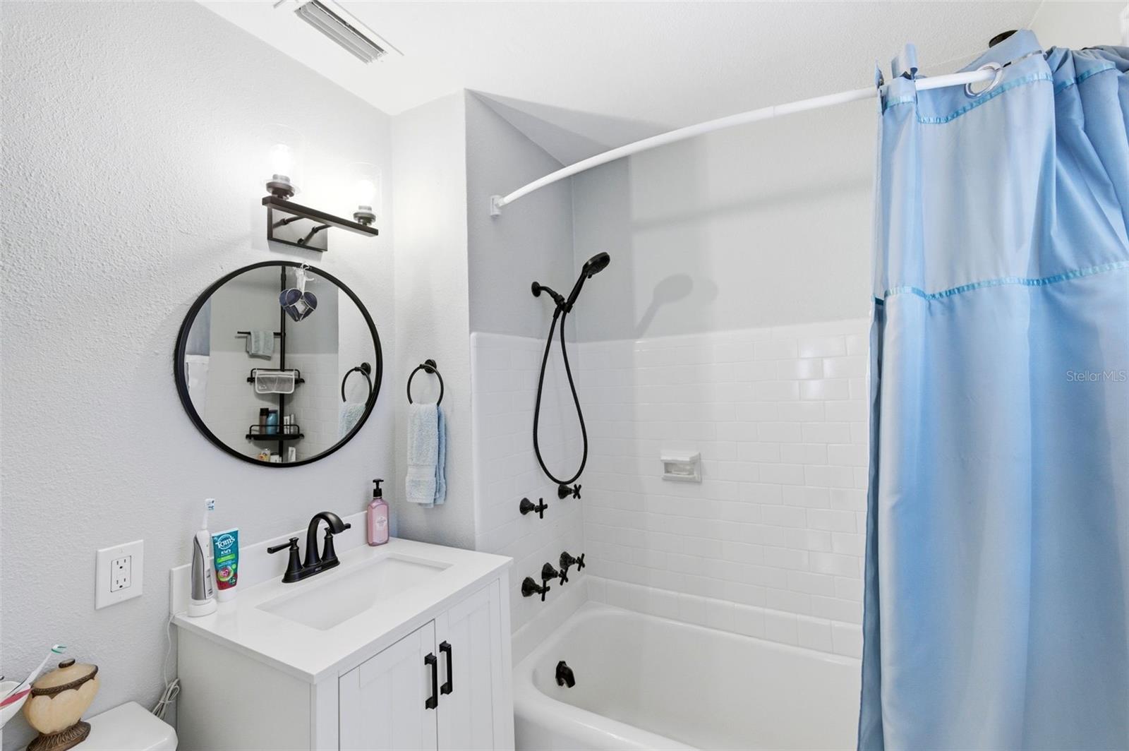 Image 42 of 90 For 320 Betty Lane