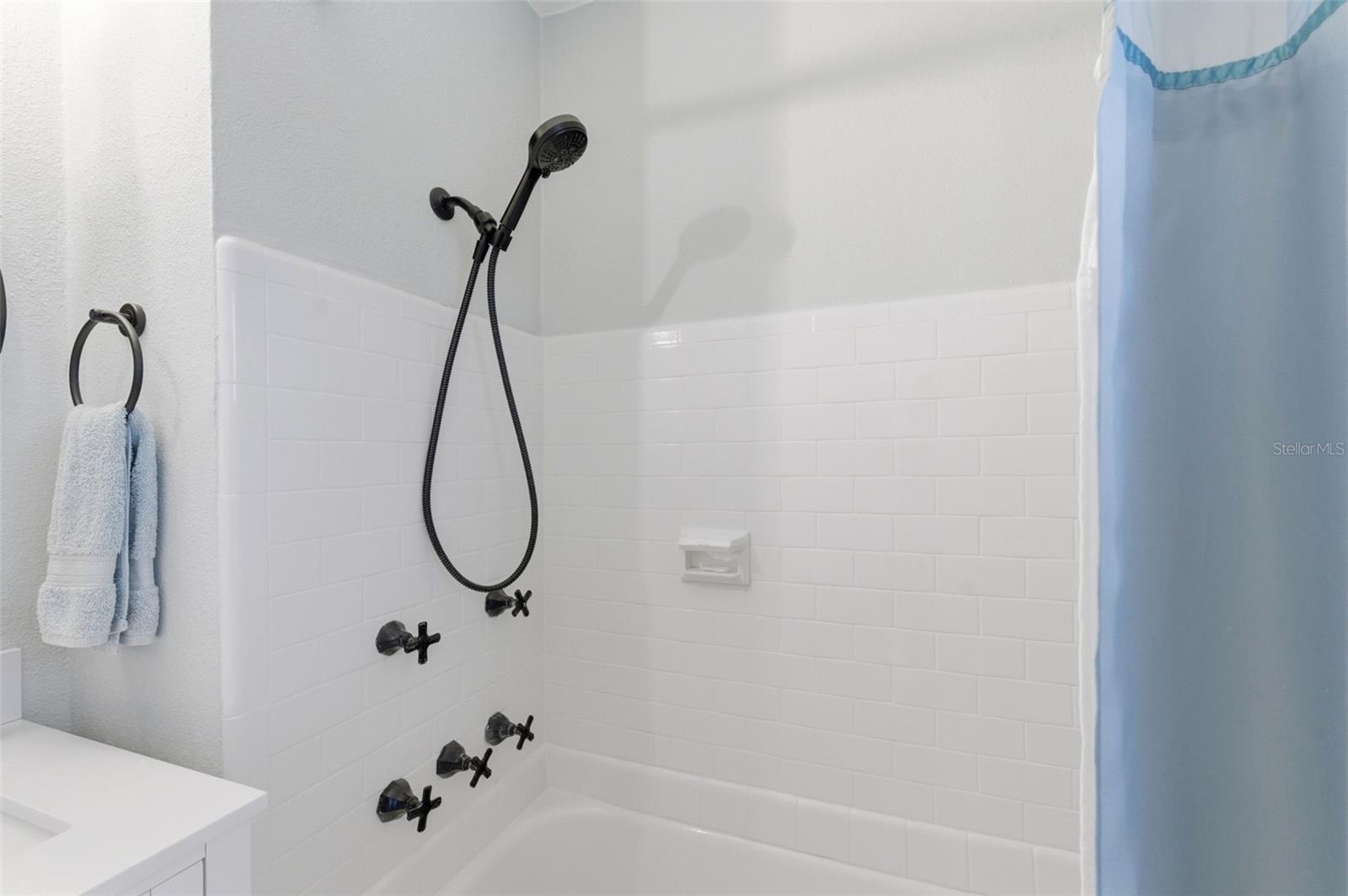 Image 43 of 90 For 320 Betty Lane