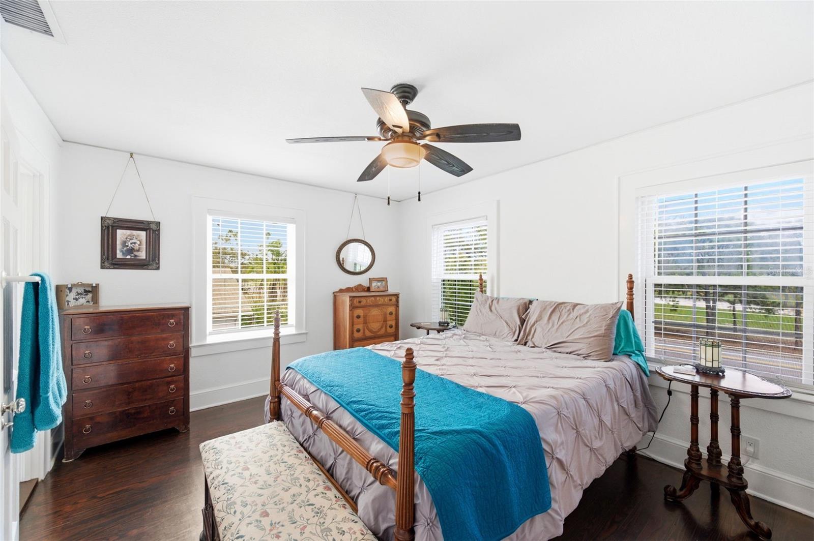 Image 44 of 90 For 320 Betty Lane