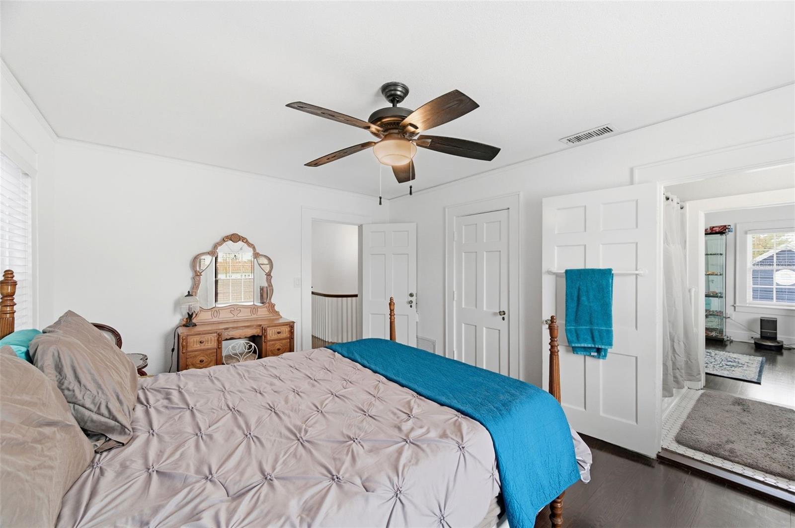 Image 46 of 90 For 320 Betty Lane