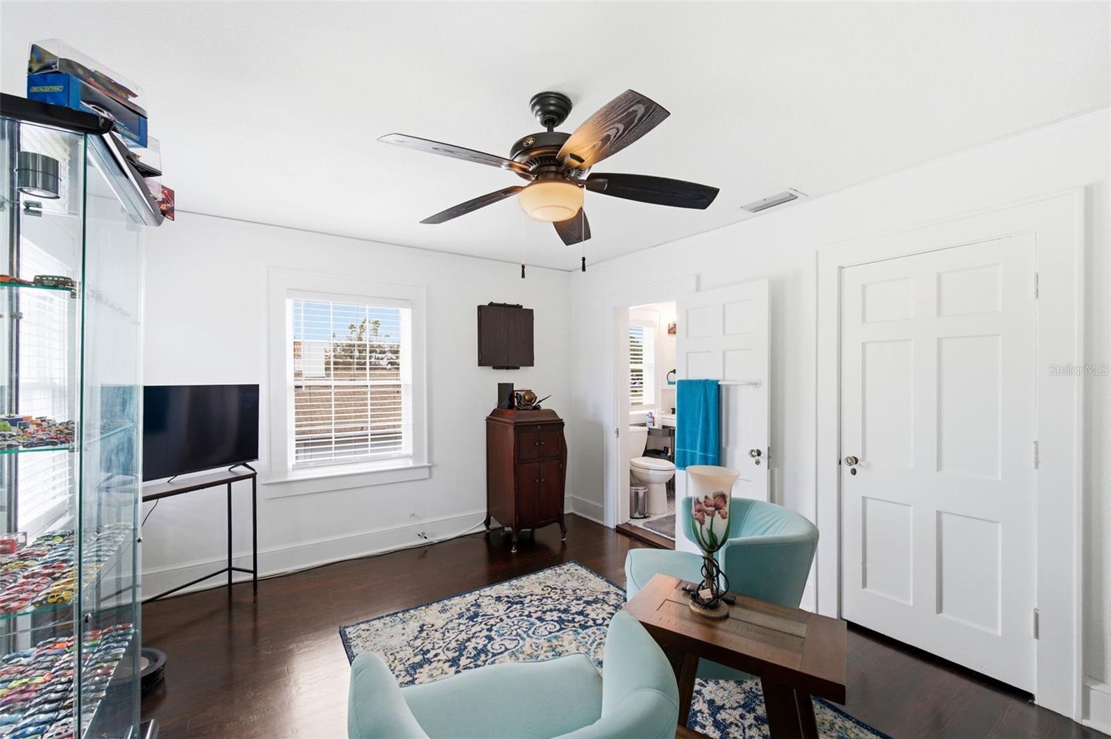 Image 48 of 90 For 320 Betty Lane