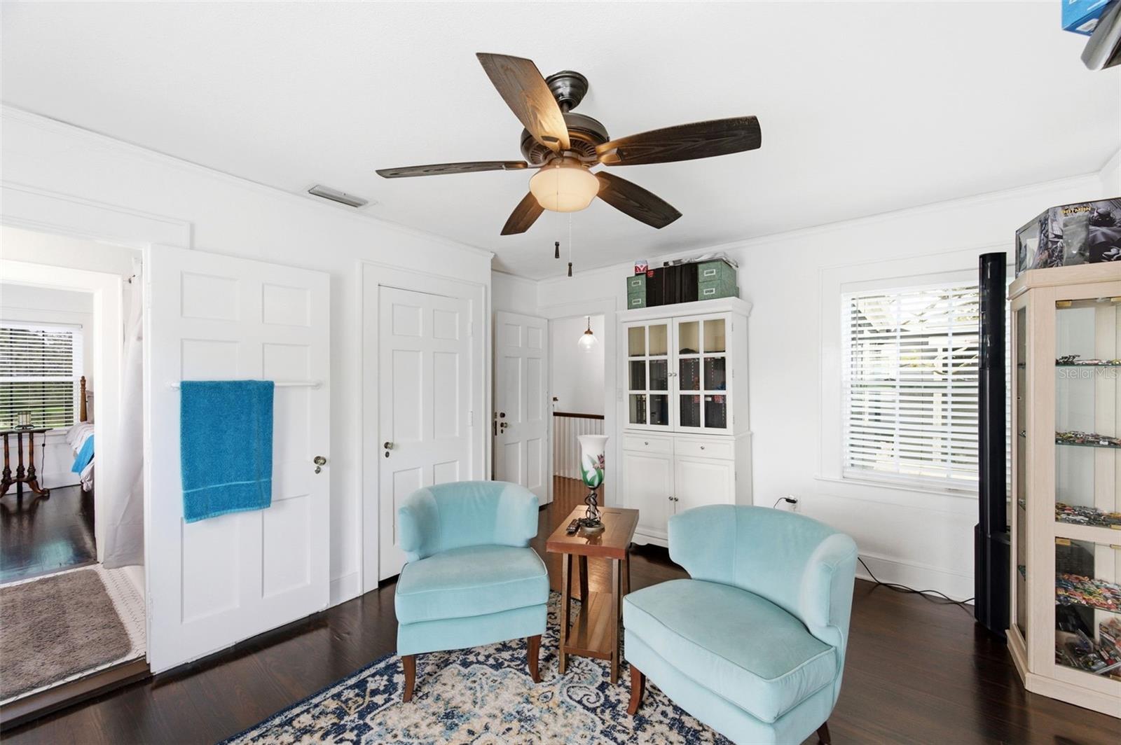 Image 49 of 90 For 320 Betty Lane