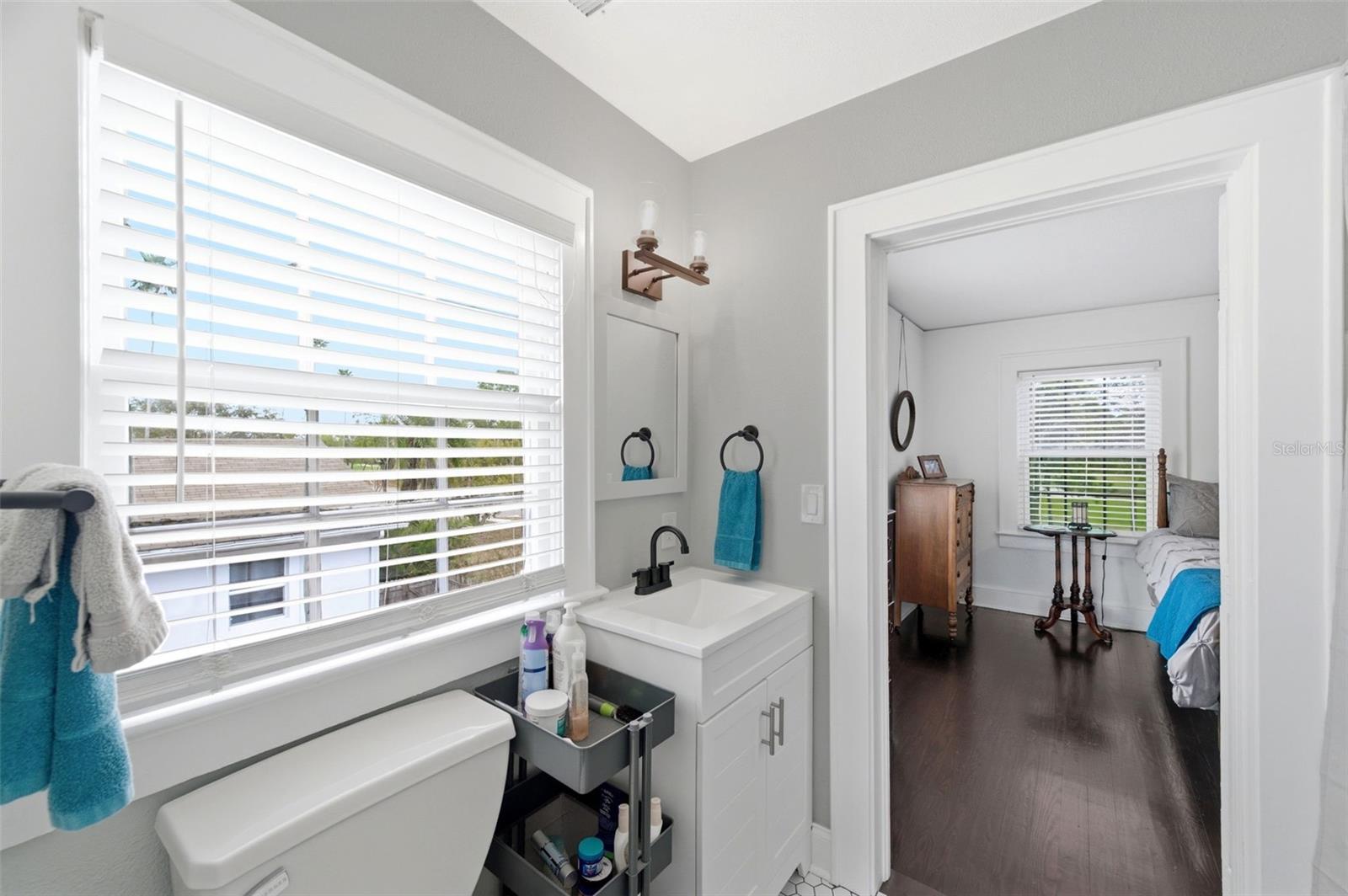 Image 51 of 90 For 320 Betty Lane